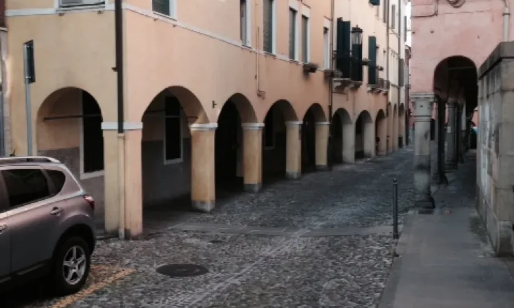padova-centrostorico-pontesanleonardo-monolocale-arredato--8A-12