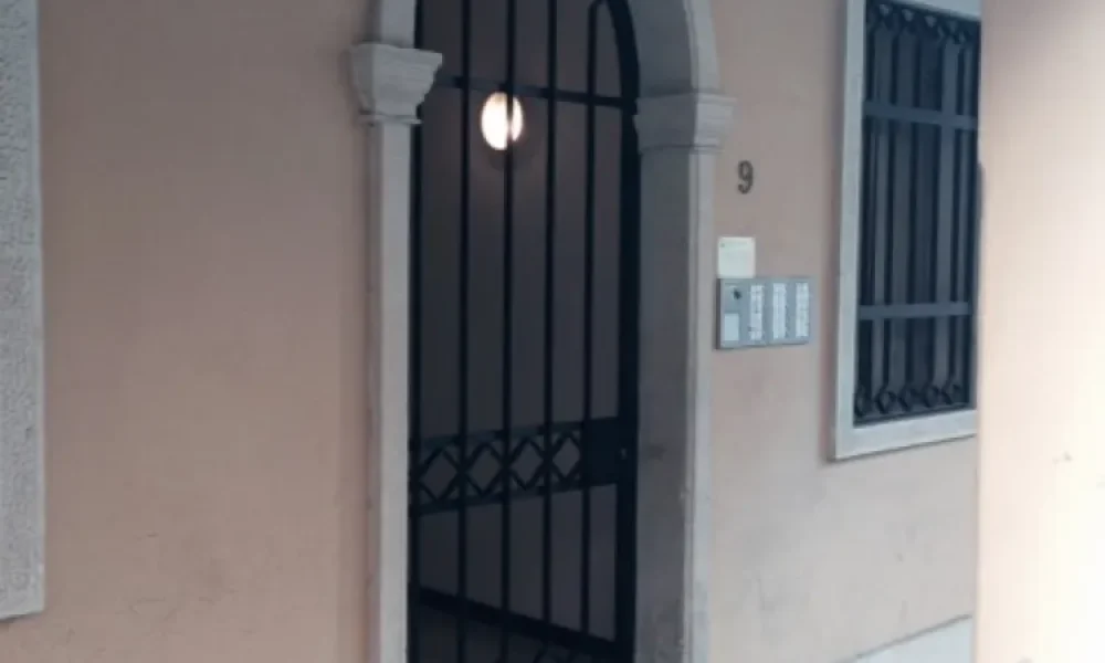 padova-centrostorico-pontesanleonardo-monolocale-arredato--8A-13