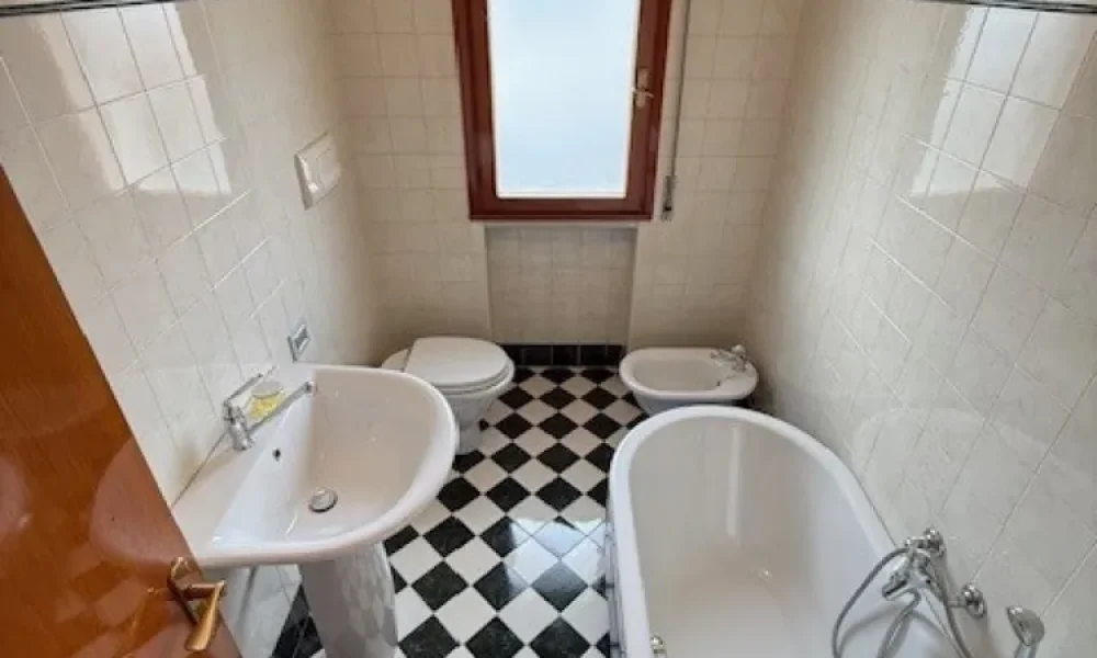 salboro-appartamento-buonostato-trecamere-ultimopiano--356-42