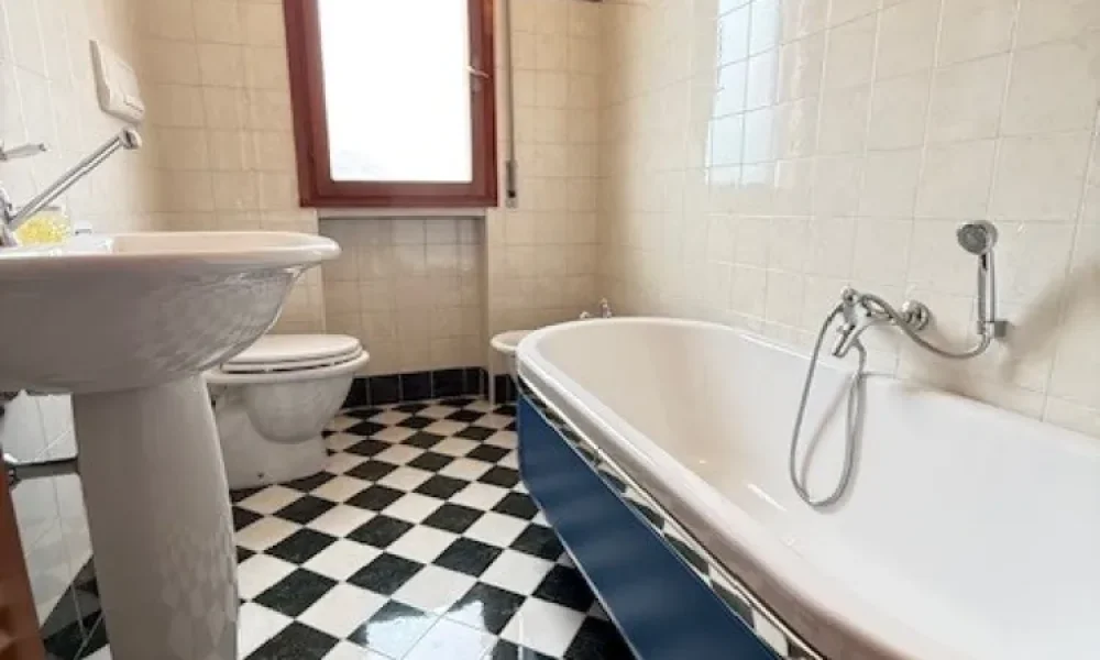 salboro-appartamento-buonostato-trecamere-ultimopiano--356-43