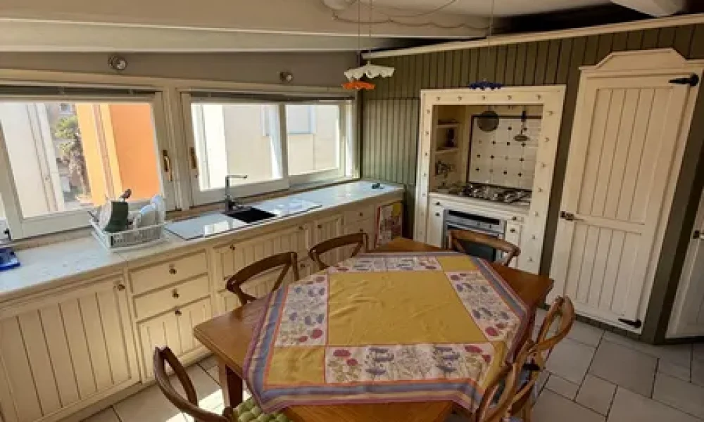 vendesi-attico-tre-camere-stile-liberty-zona-sacra-famiglia-padova-303-33